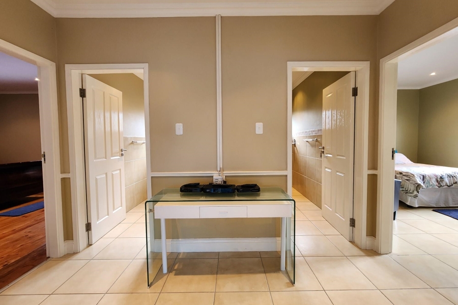8 Bedroom Property for Sale in Wavecrest Eastern Cape